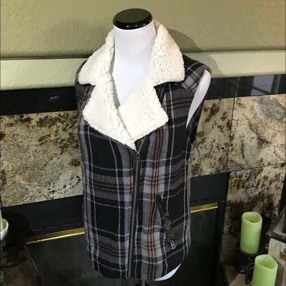 Lucky Brand Flannel vest - Picture 6 of 8