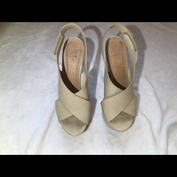 Nude Heels - Picture 2 of 3