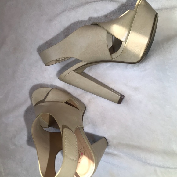 Nude Heels - Picture 3 of 3