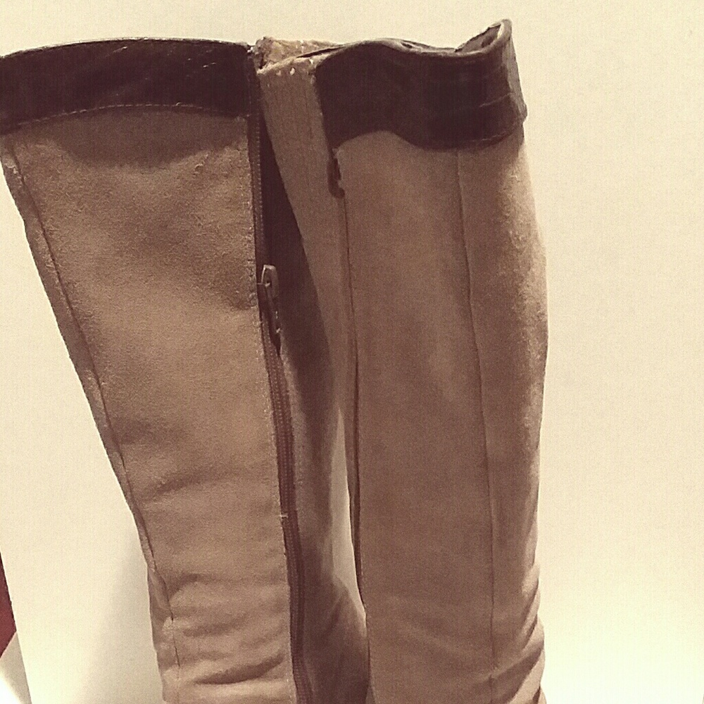 Boots - Picture 2 of 5