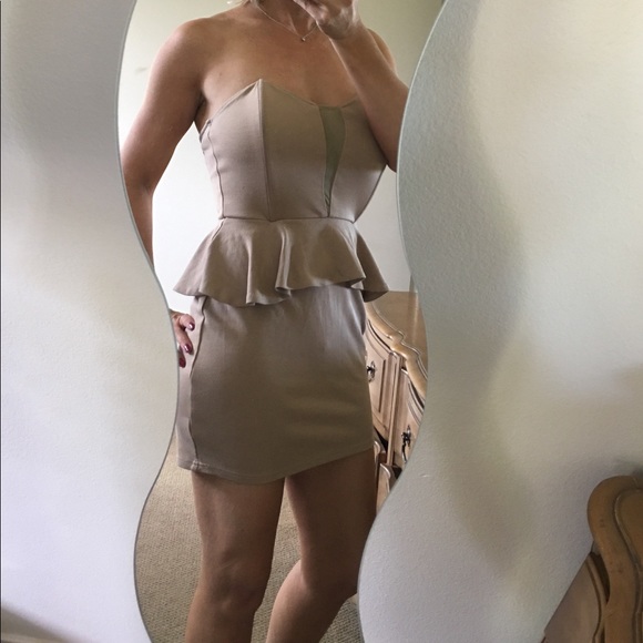 ✨L' Atiste Tan Strapless Peplum Dress✨ - Picture 3 of 5