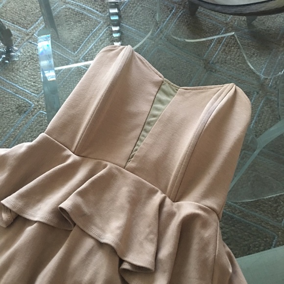 ✨L' Atiste Tan Strapless Peplum Dress✨ - Picture 4 of 5