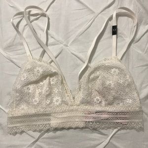 Victoria's Secret Soft strappy Lace Bralette NWT