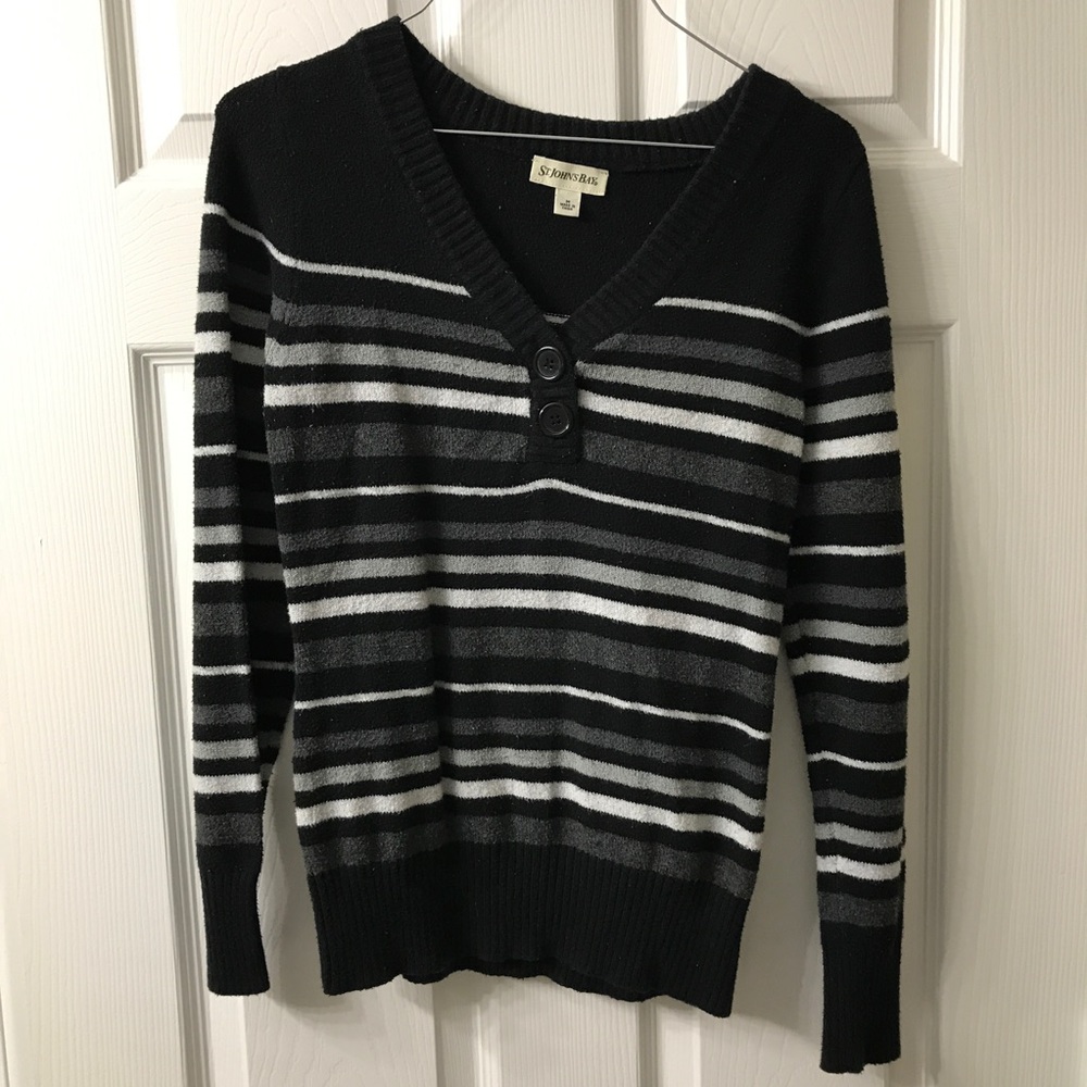 FLASH SALE Black & White striped sweater