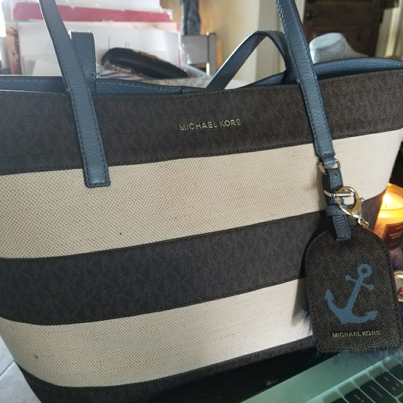 MK Purse and MK Wallet - Picture 2 of 7