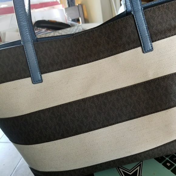 MK Purse and MK Wallet - Picture 3 of 7