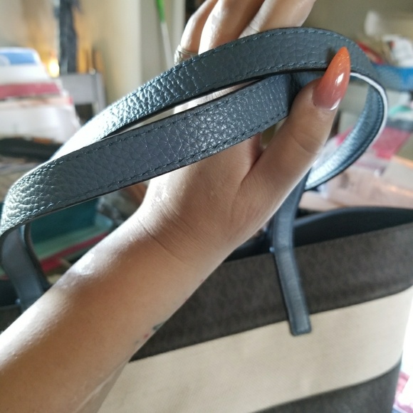 MK Purse and MK Wallet - Picture 4 of 7