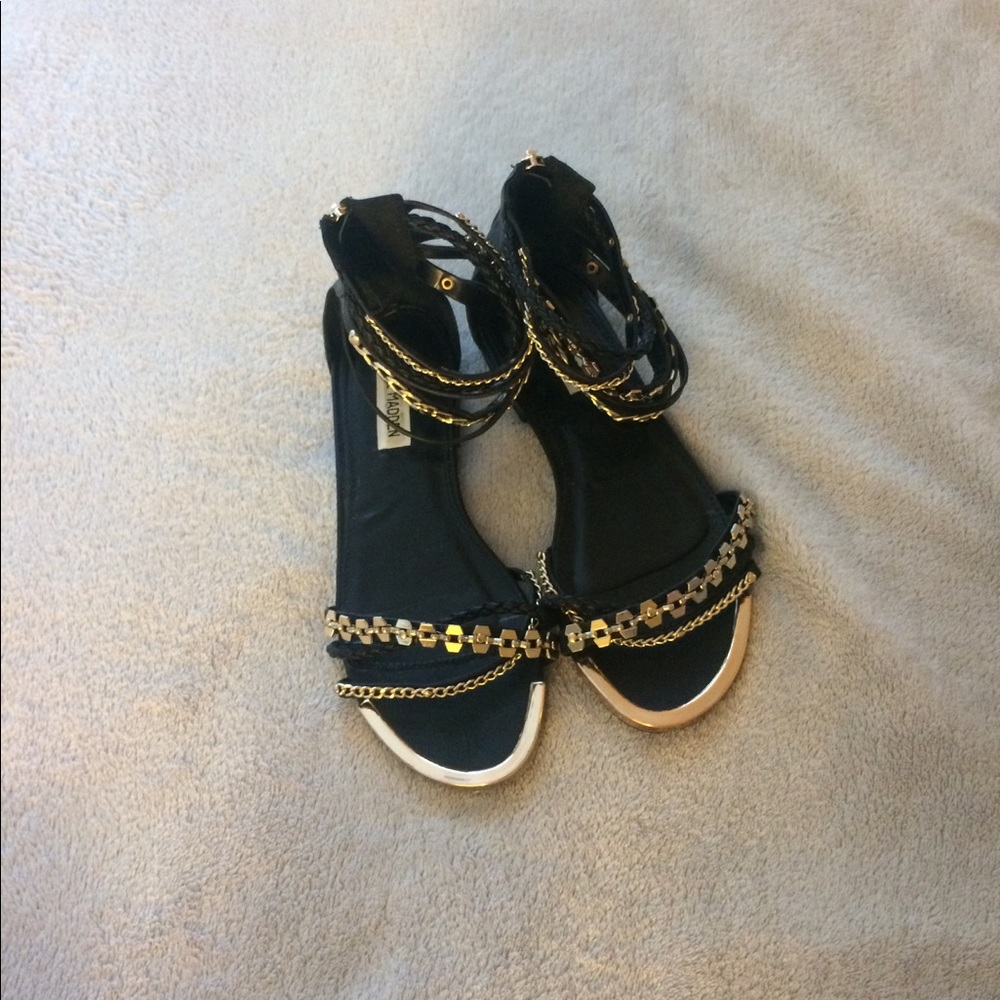Steve Madden black sandals w/gold chain NWOT 7.5
