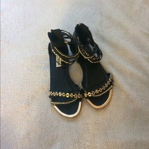 Steve Madden black sandals w/gold chain NWOT 7.5