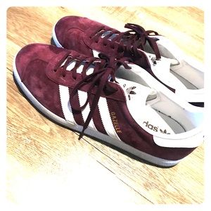 Almost brand new adidas gazelle maroon sneakers