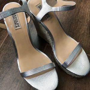 Badgley Mischka silver wedge Sz 8 1/2