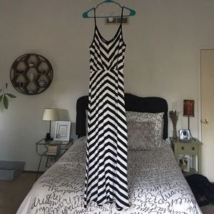 Black & White Chevron Striped Maxi Dress