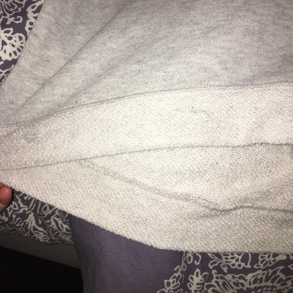 Simple gray sweater - Picture 2 of 4