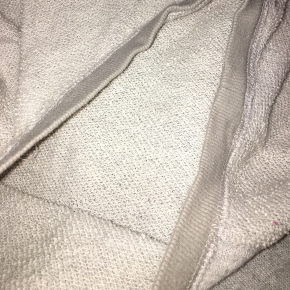 Simple gray sweater - Picture 4 of 4