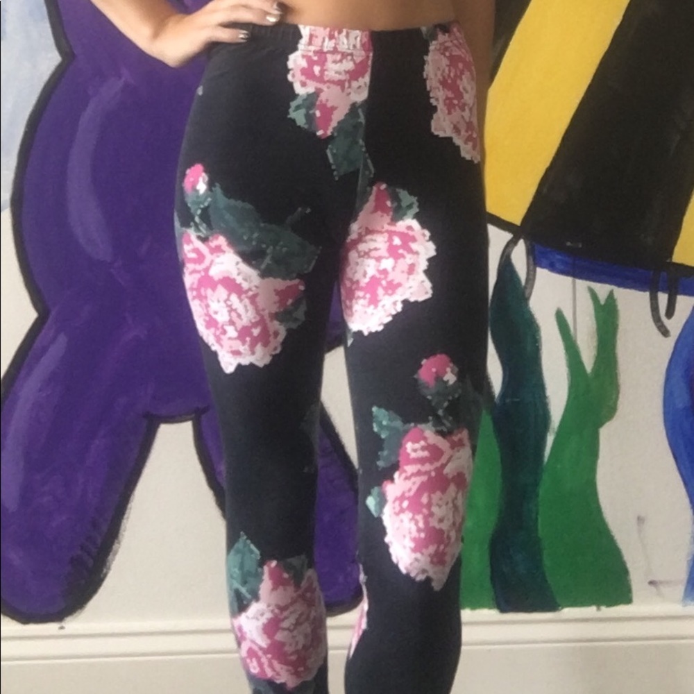 Digital rose leggings