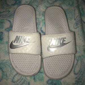 White Nike Slides // FEEL FREE TO OFFER