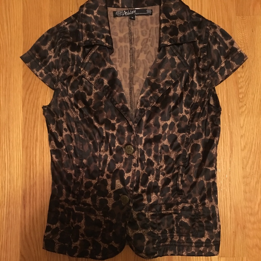 Cheetah Print Fitted Double Button Blouse