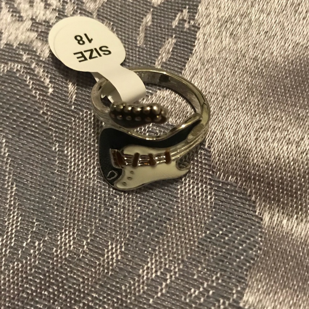 Guitar ring