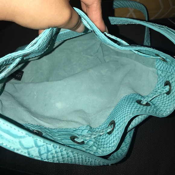 Emeily cho leather bag - Picture 3 of 5
