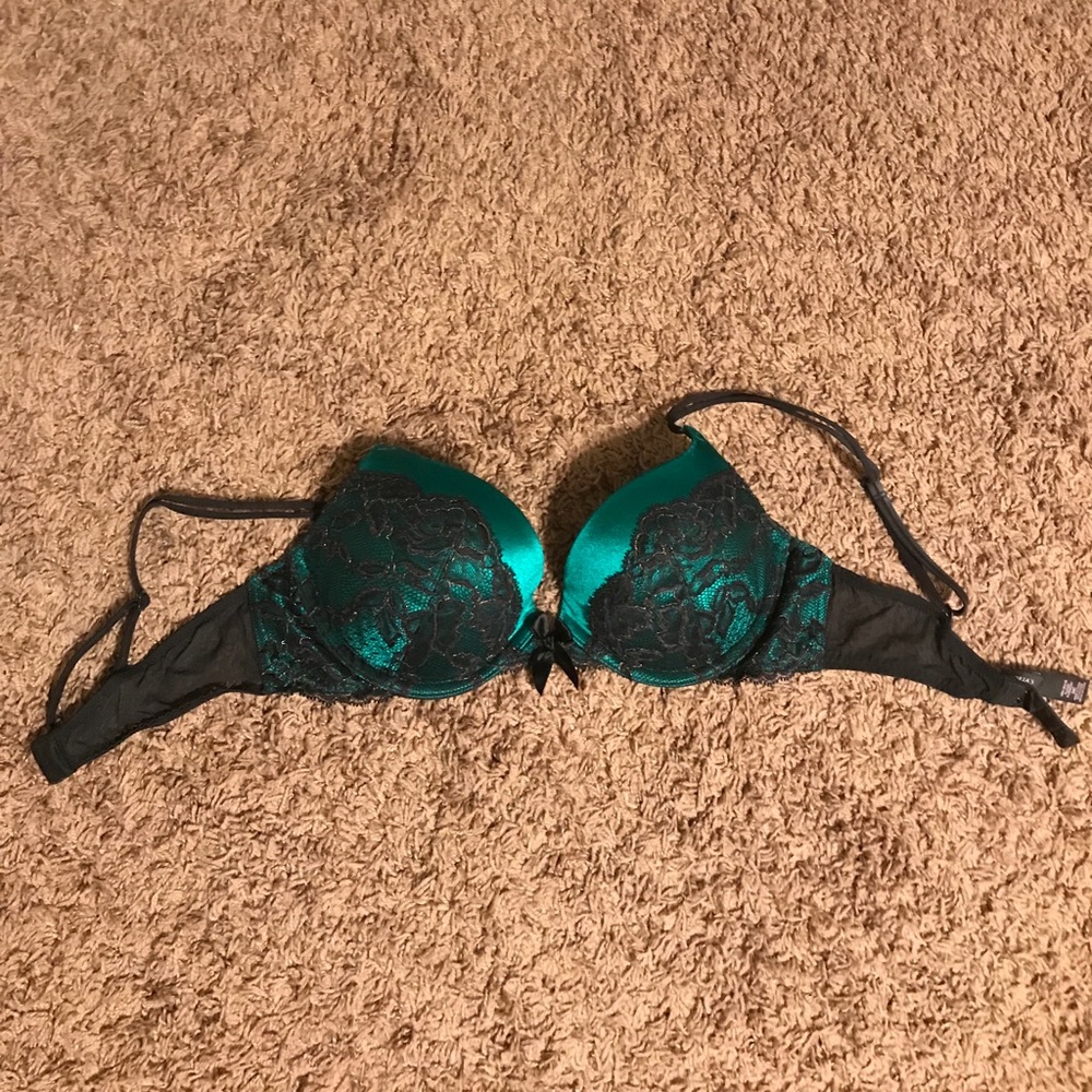 Victoria's Secret Green and Black Lace Push-Up Bra