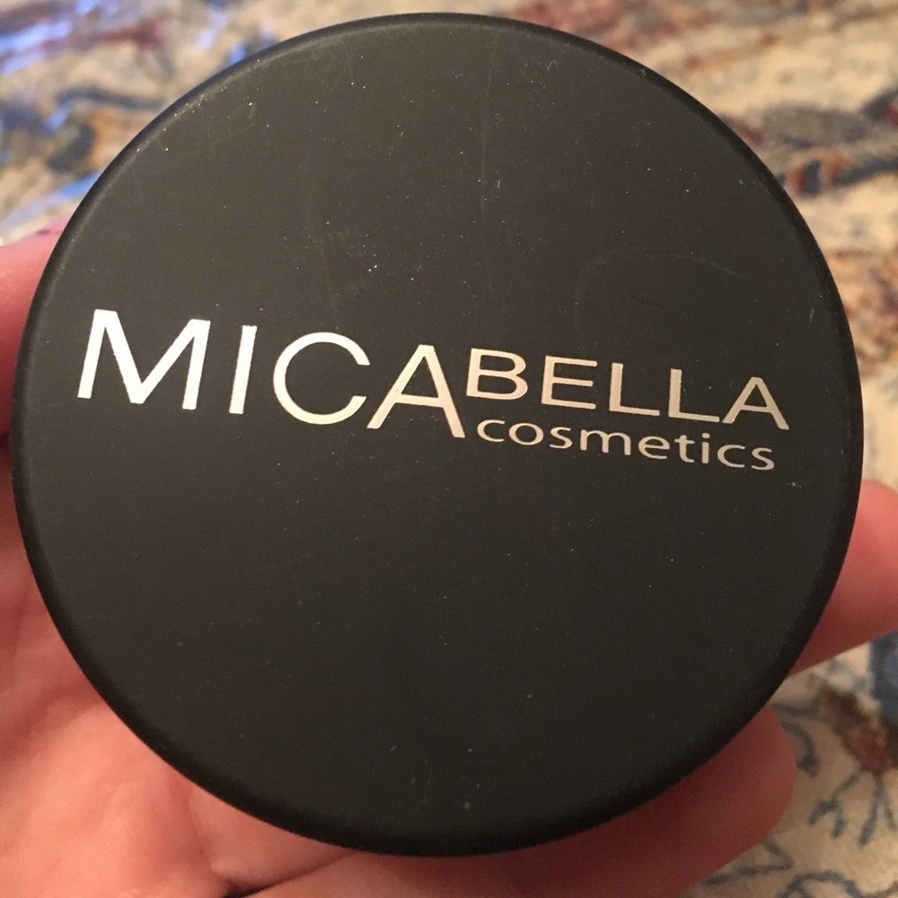 Mineral foundation