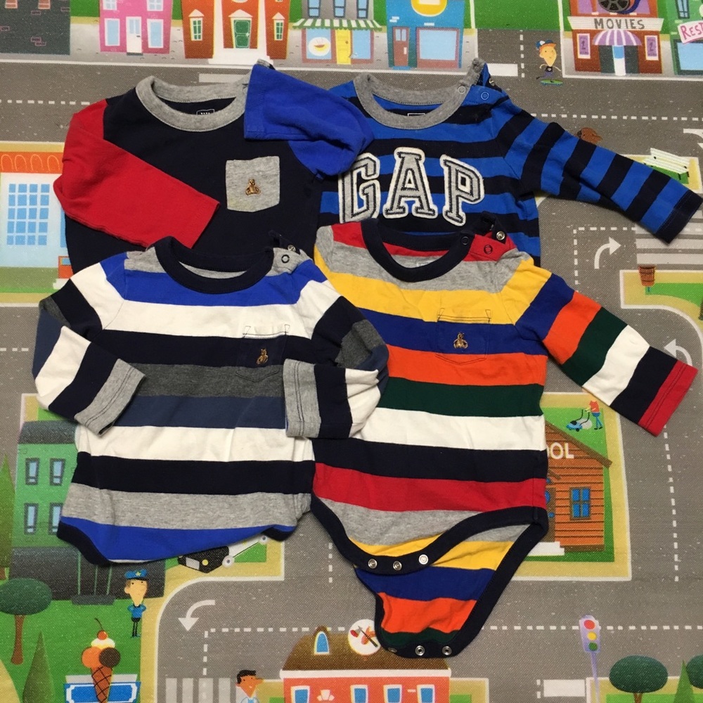 ❤️🔥Sold❤️🔥Bundle of 4 babyGap long sleeve