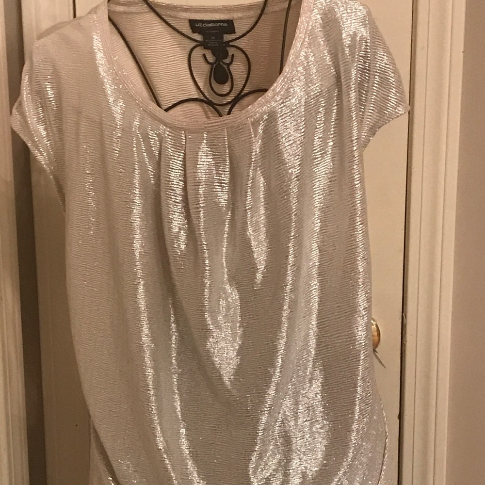 LIZ CLAIBORNE CREAM METALLIC TOP NWOT 04121710