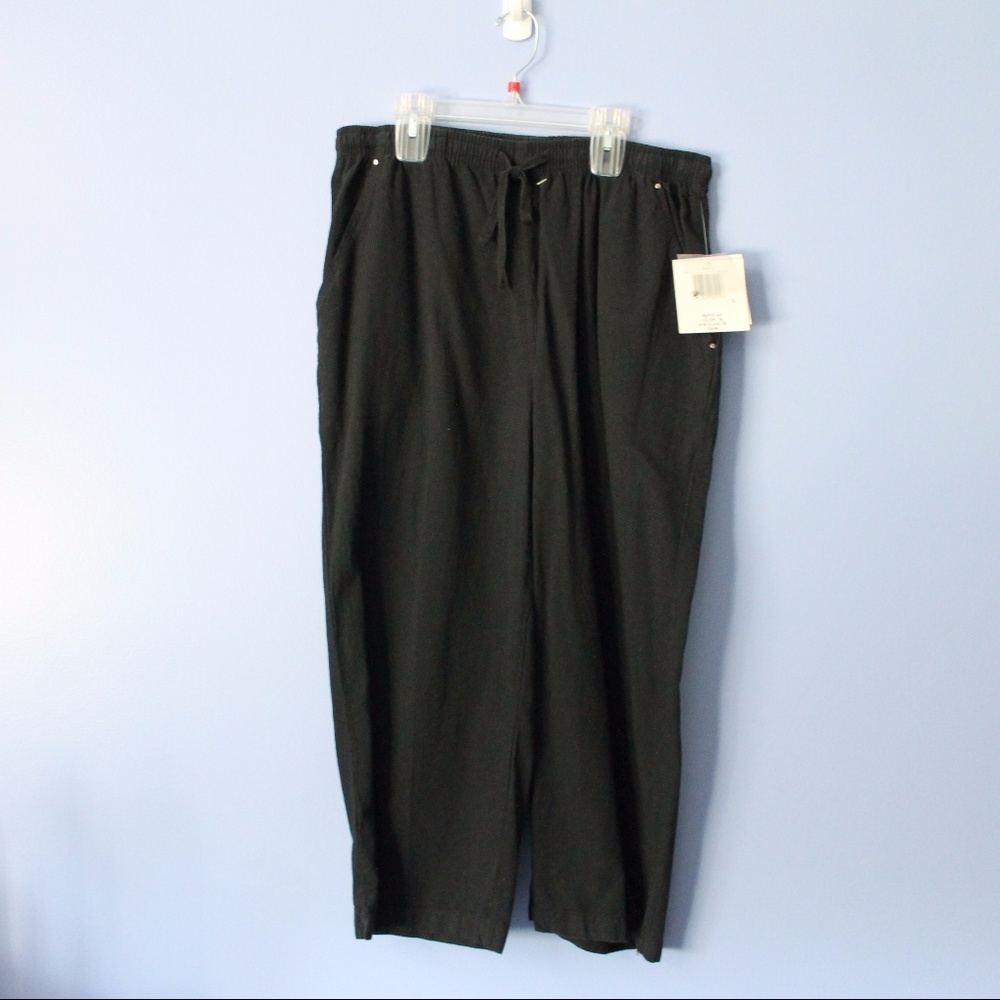 NWT Black Erika Capri