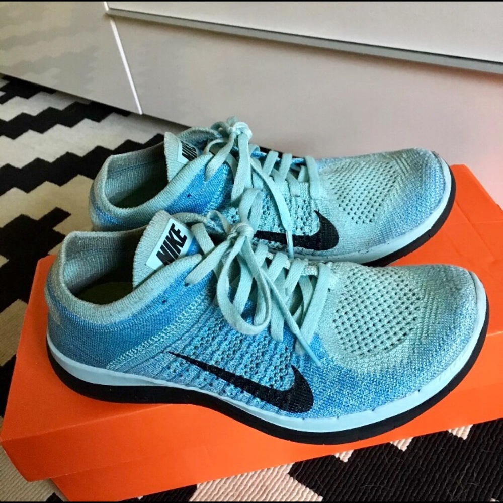 SOLD Nike 4.0 womens flyknit running shoe sneakers - Picture 4 of 6