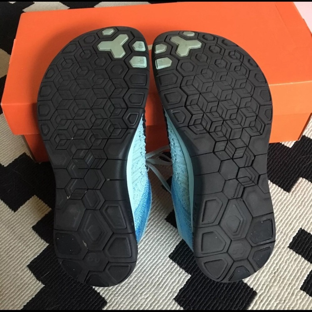 SOLD Nike 4.0 womens flyknit running shoe sneakers - Picture 5 of 6