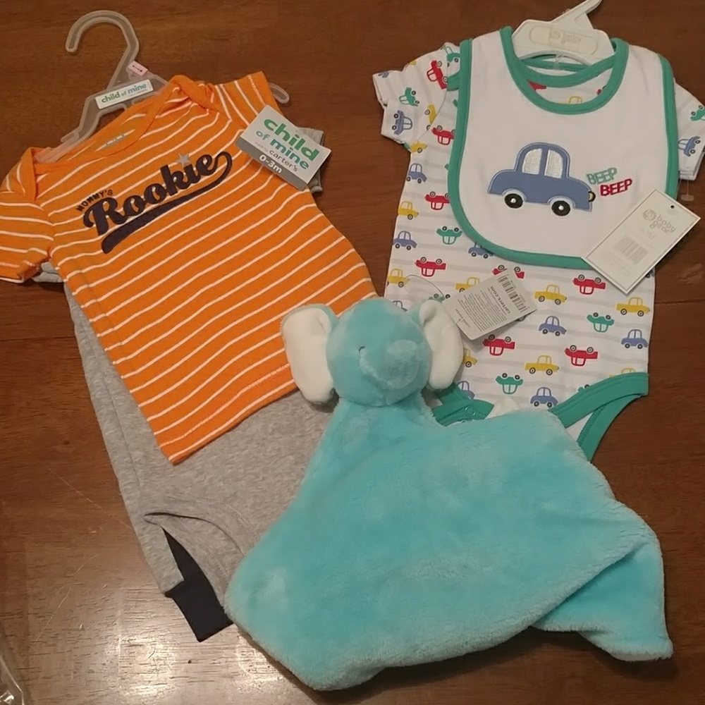 NWT 0-3months baby boy sets and blankie