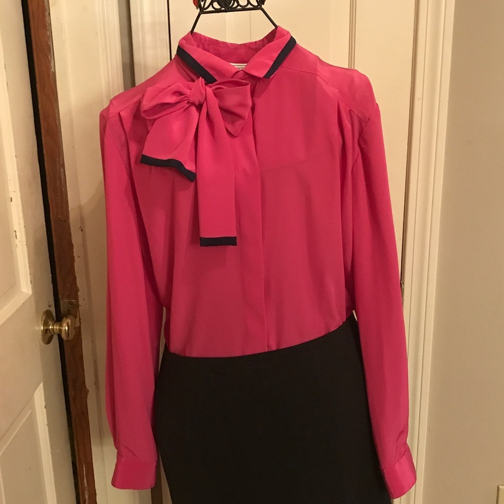 LIZ CLAIBORNE FUCHSIA TOP WITH ATTACHED TIE EUC