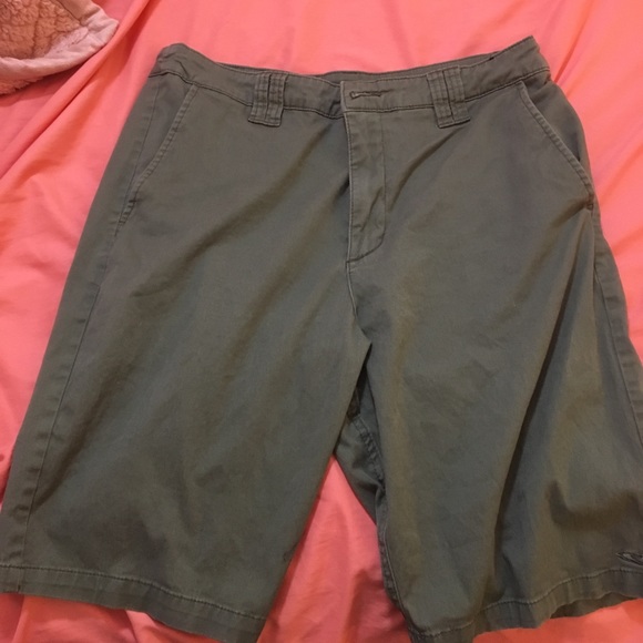 White/green/red shorts - Picture 5 of 6