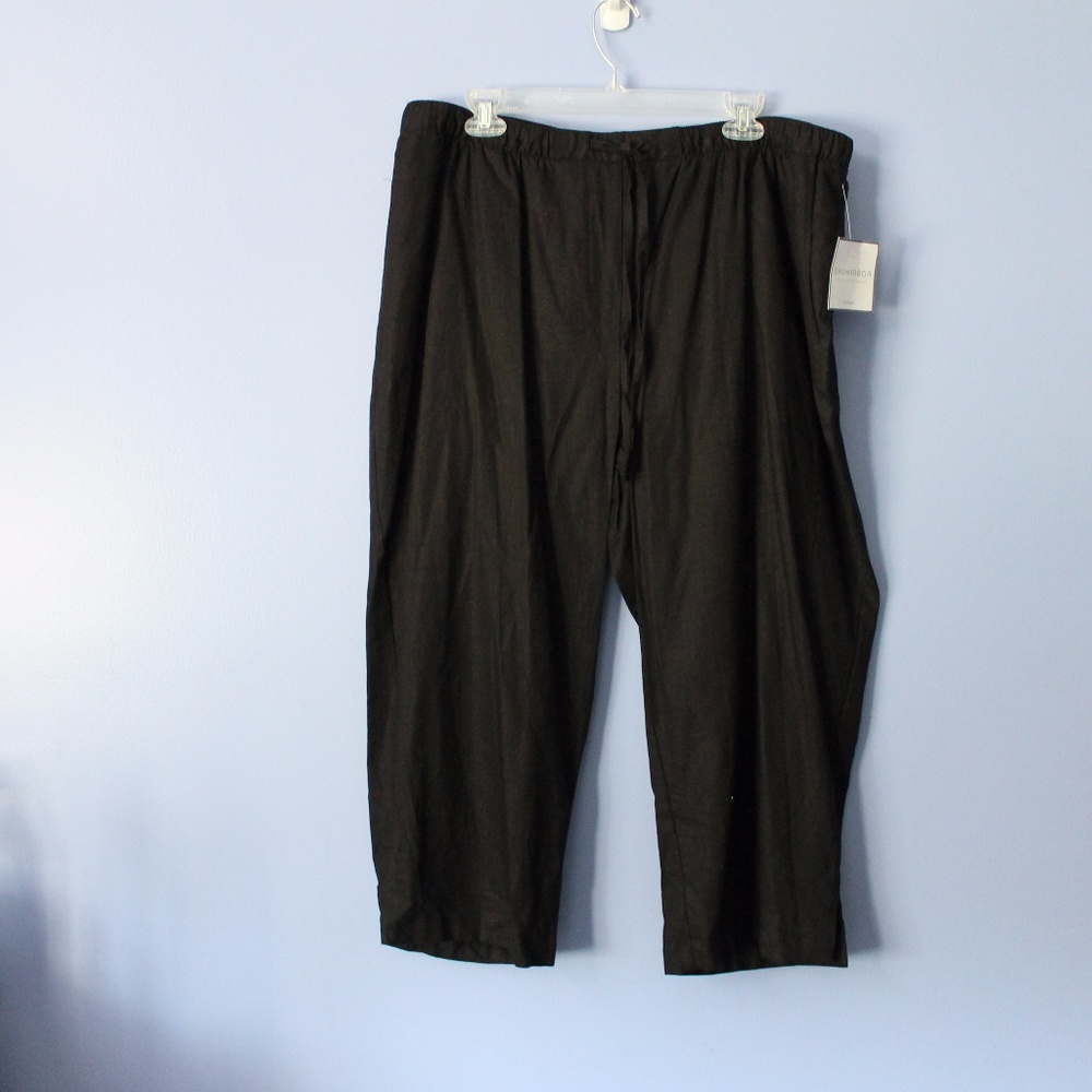 NWT Black Sagharbor Capri