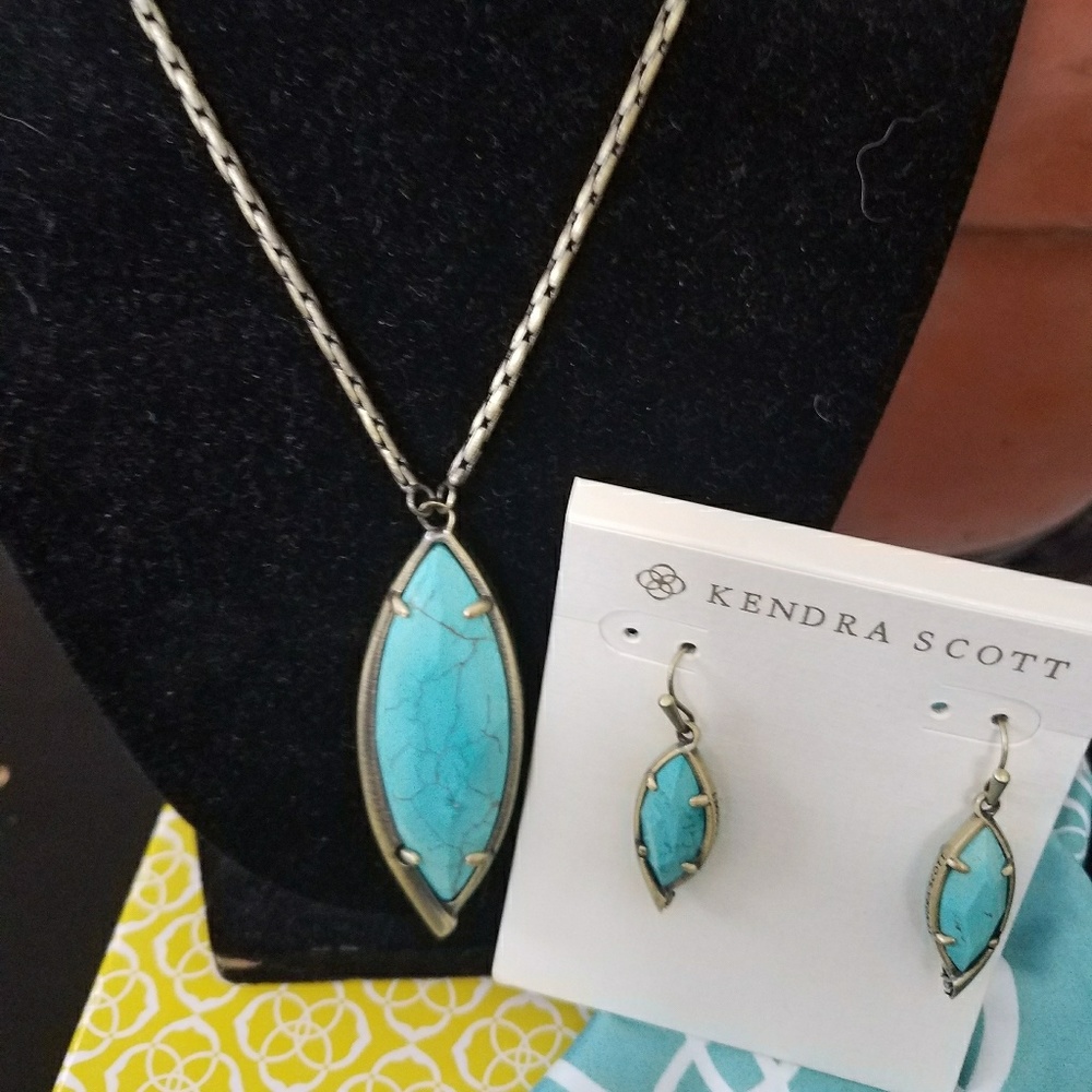 Kendra Scott Maxwell and Milla set