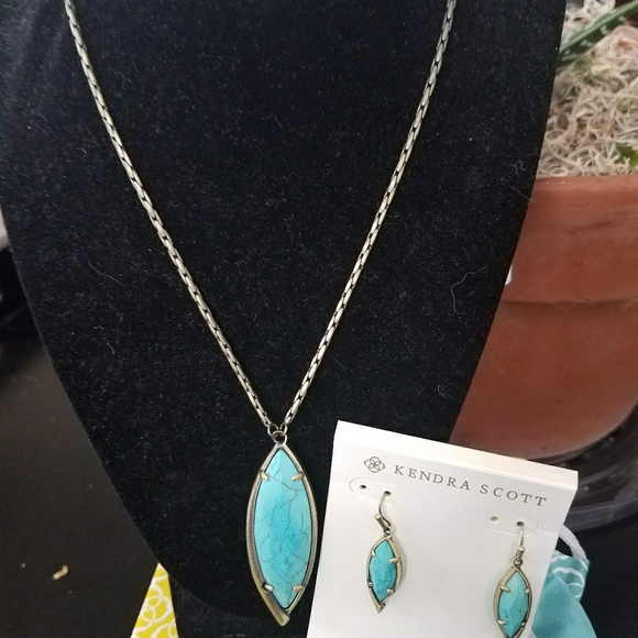 Kendra Scott Maxwell and Milla set - Picture 2 of 2