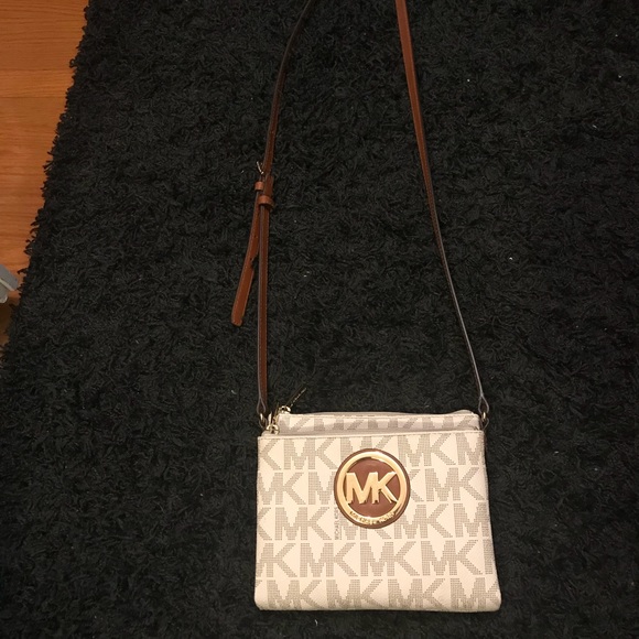 Michael Kors crossbody - Picture 1 of 3
