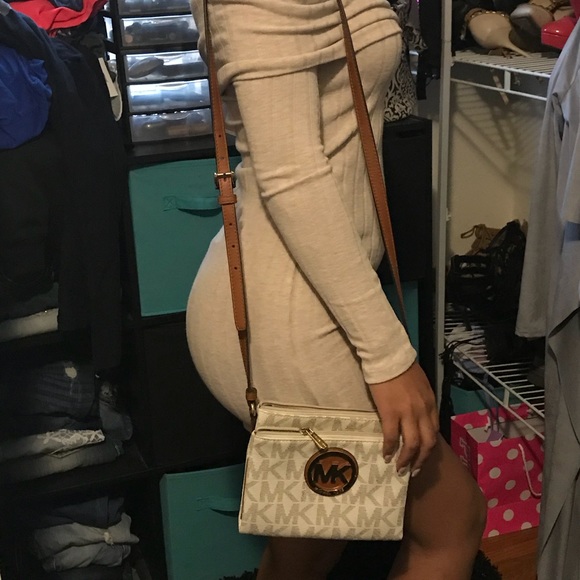 Michael Kors crossbody - Picture 3 of 3