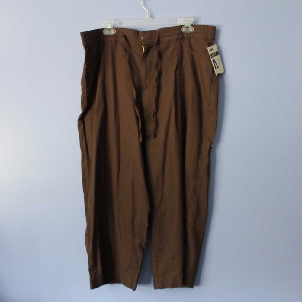 NWT Women's Lee Capri in Brown