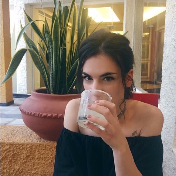 Meet your Posher εїз Tana Lindsay - Picture 5 of 16