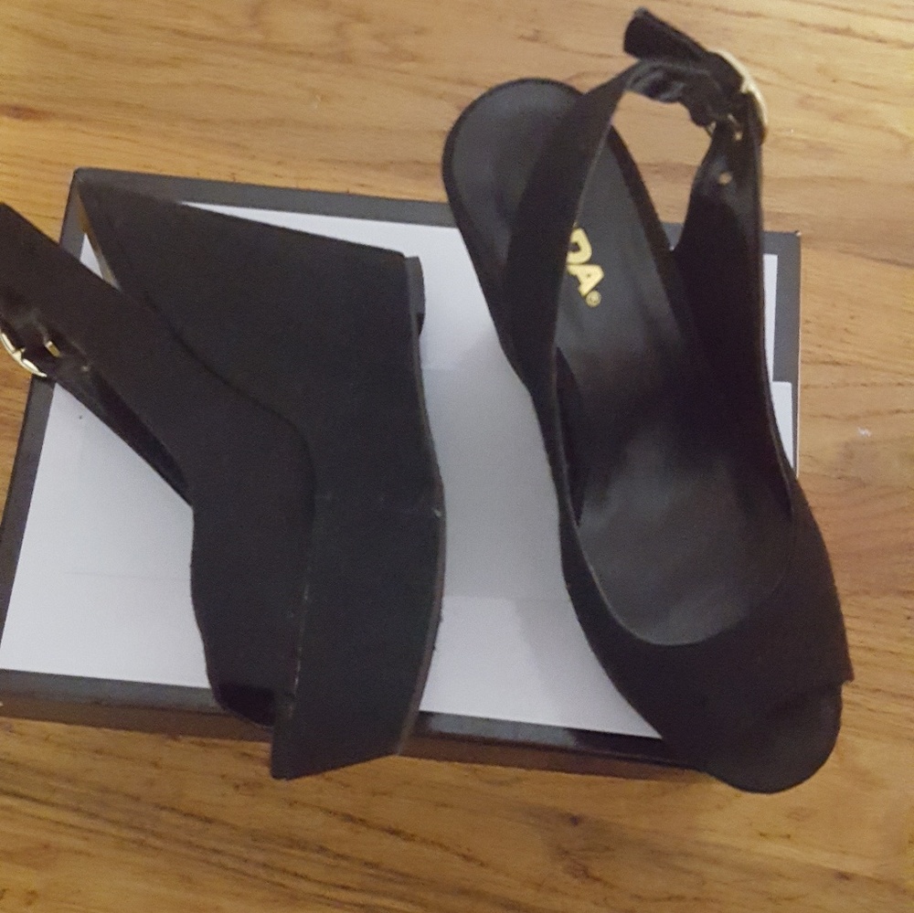 Platform shoes