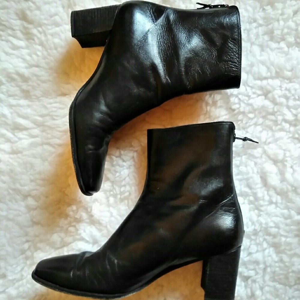 Stuart Weitzman black leather zipper boots