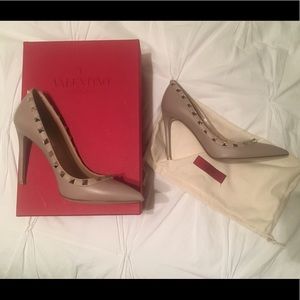 Authentic Valentino Rockstud Pointy Toe Pump—Nude