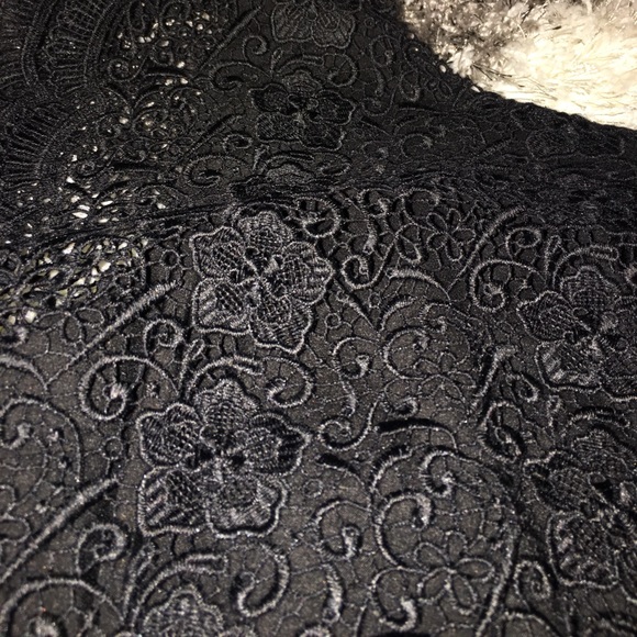 Lace romper - Picture 2 of 4