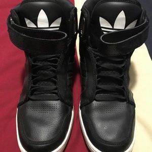 Men's 10.5 Adidas Sneakers