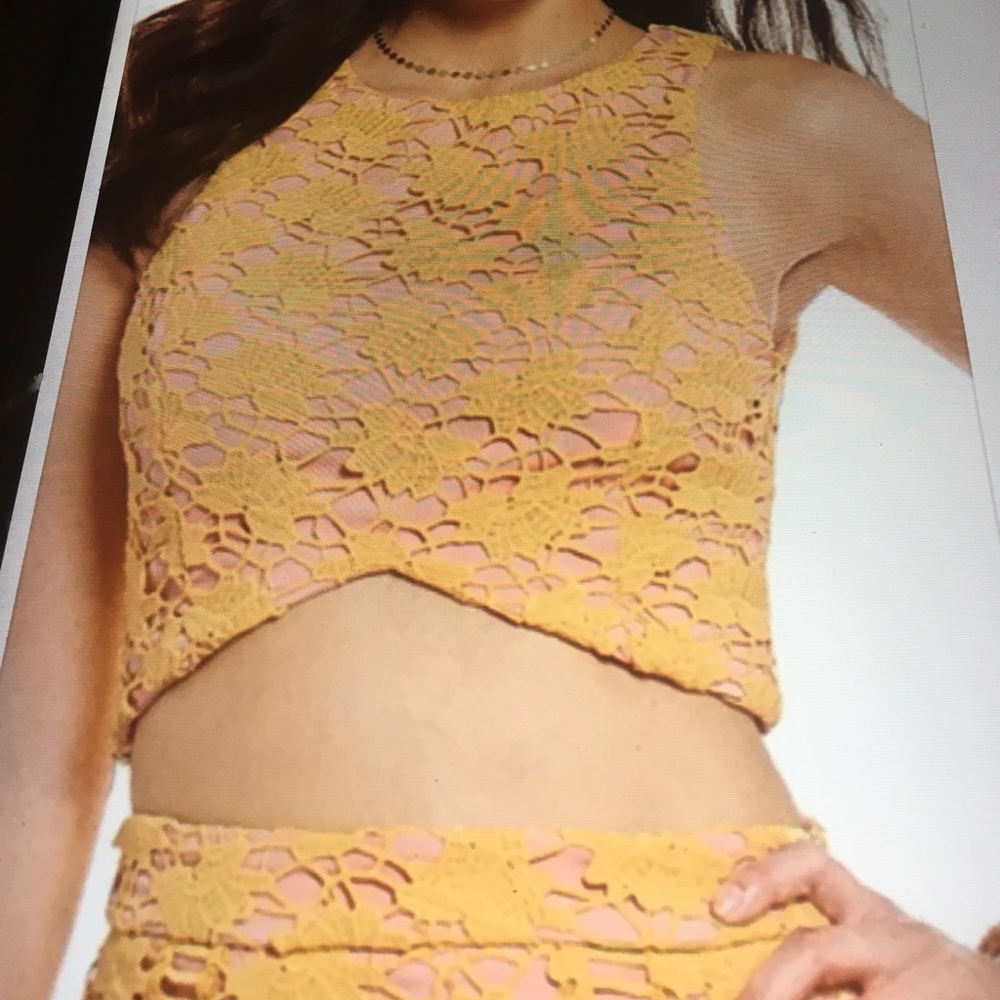 🌺 🍋 Lemon Lace Crop Top 🍋🌺