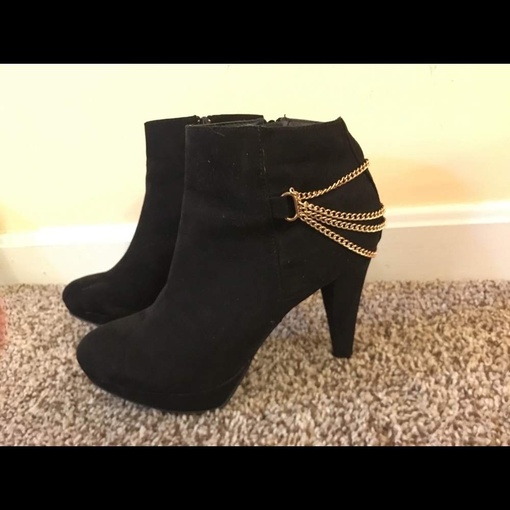 Chain Booties size 7 Covington