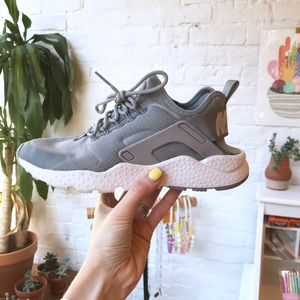 Nike Air Huarache Gray Women’s 7