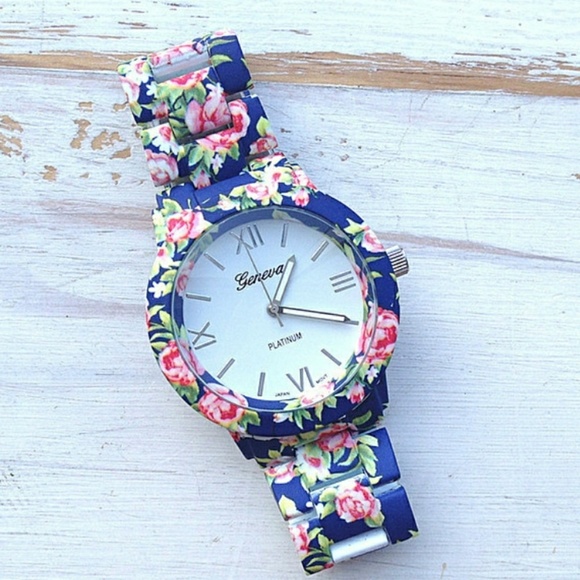 ⬇️ Floral blossom watch - Picture 5 of 8