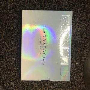 Anastasia Beverly Hills moonchild glow palette